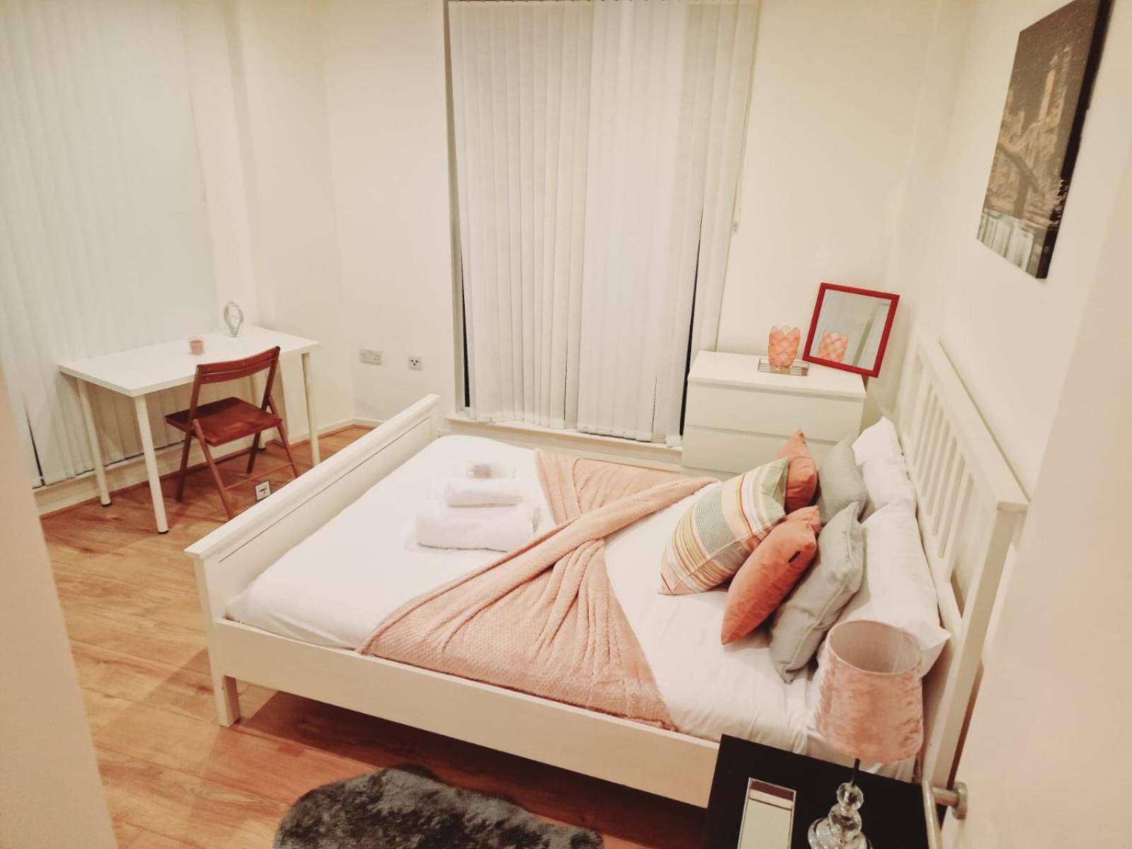 Deluxe 2-bed Near Shoreditch Londra