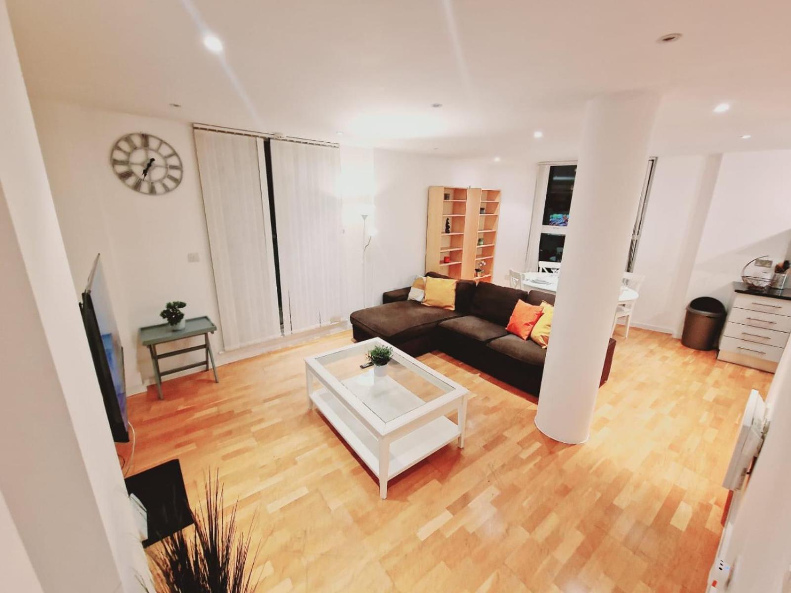 Deluxe 2-bed Near Shoreditch * Londra